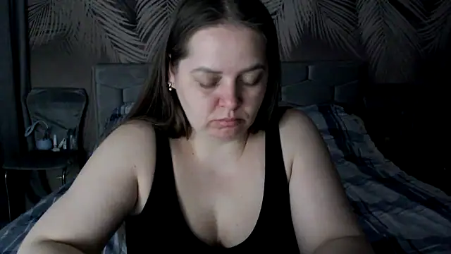 Snapshot of uliastar chatting on April 2026 06:05:02 AM uliastar online show from April 2026 06:05:02 AM