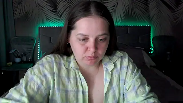 Snapshot of uliastar chatting on May 2026 06:33:01 AM uliastar online show from May 2026 06:33:01 AM
