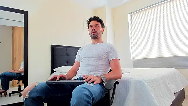 Snapshot of alexman_fuck chatting on October 2025 05:13:02 PM alexman fuck online show from October 2025 05:13:02 PM