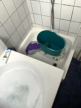 bastiiioooo online show from December 2025 12:00:02 PM