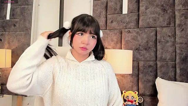 Snapshot of Petit-Rosse chatting on December 2024 02:43:01 AM Petit-Rosse online show from December 2024 02:43:01 AM