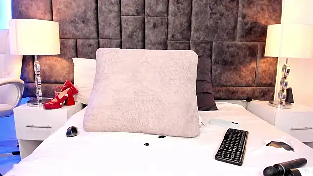 Snapshot of Petit-Rosse chatting on January 2025 01:21:02 AM Petit-Rosse online show from January 2025 01:21:02 AM