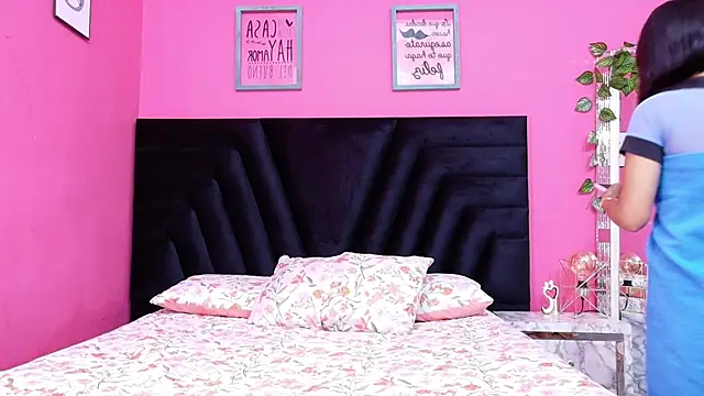 kinkylittlegirll online show from October 2025 05:03:01 PM