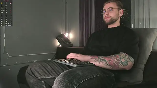 Snapshot of WayneWilson chatting on December 2025 04:40:01 AM WayneWilson online show from December 2025 04:40:01 AM