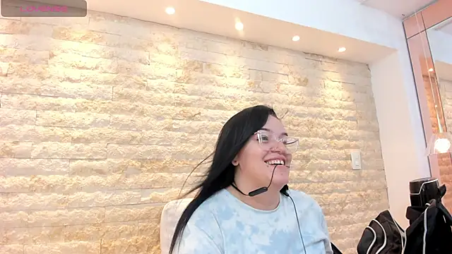 Snapshot of anette_cooper chatting on December 2025 03:38:02 AM anette cooper online show from December 2025 03:38:02 AM