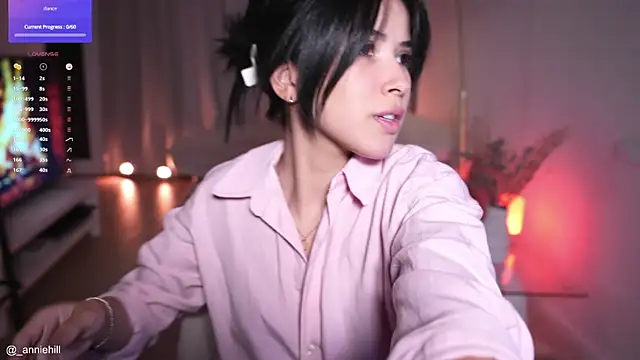 Snapshot of anniehillofficial chatting on September 2025 08:25:01 PM anniehillofficial online show from September 2025 08:25:01 PM