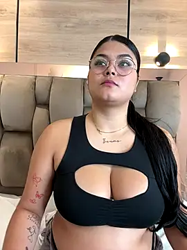 Snapshot of im_mou_ chatting on October 2025 12:51:01 PM im mou online show from October 2025 12:51:01 PM