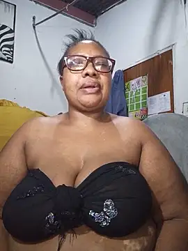 Snapshot of YELLOW_BONE chatting on June 2026 08:41:01 PM YELLOW BONE online show from June 2026 08:41:01 PM