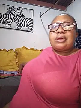 Snapshot of YELLOW_BONE chatting on June 2026 08:00:01 PM YELLOW BONE online show from June 2026 08:00:01 PM