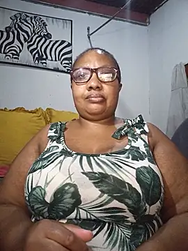 Snapshot of YELLOW_BONE chatting on June 2026 08:52:02 PM YELLOW BONE online show from June 2026 08:52:02 PM