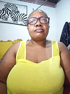 Snapshot of YELLOW_BONE chatting on July 2026 09:10:02 PM YELLOW BONE online show from July 2026 09:10:02 PM