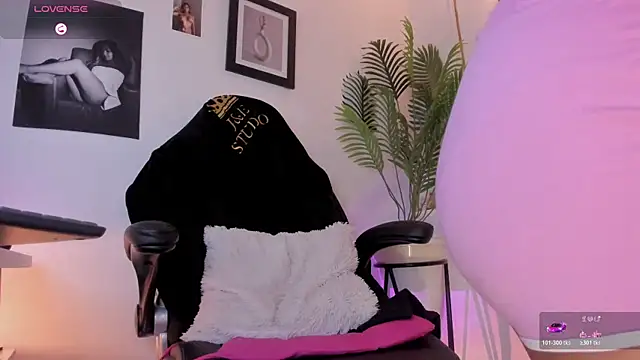 brianahill  online show from March 2026 08:41:02 PM