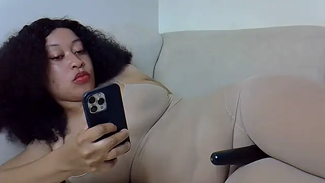 Snapshot of Pretty-diva chatting on June 2026 02:45:02 AM Pretty-diva online show from June 2026 02:45:02 AM