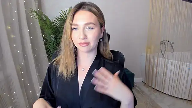 Snapshot of GracefulLook chatting on January 2025 02:48:01 PM GracefulLook online show from January 2025 02:48:01 PM