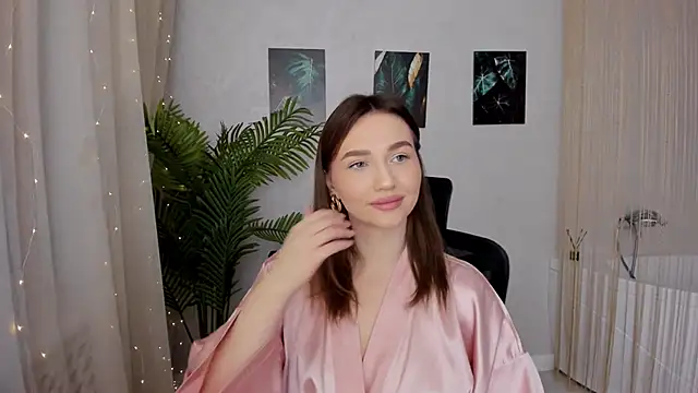 Snapshot of GracefulLook chatting on February 2025 03:44:02 AM GracefulLook online show from February 2025 03:44:02 AM