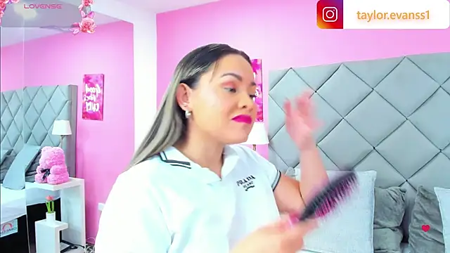 TaylorEvanss online show from September 2025 05:58:01 PM