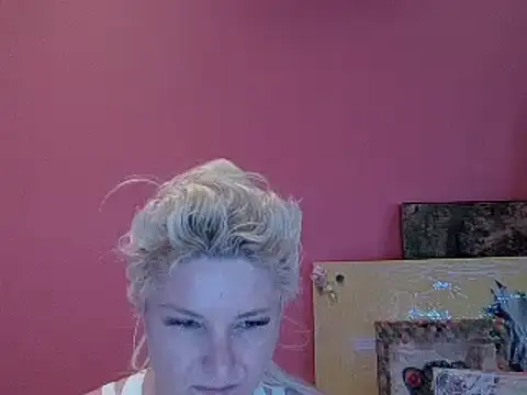 Snapshot of qvncrazy chatting on January 2025 11:34:02 PM qvncrazy online show from January 2025 11:34:02 PM