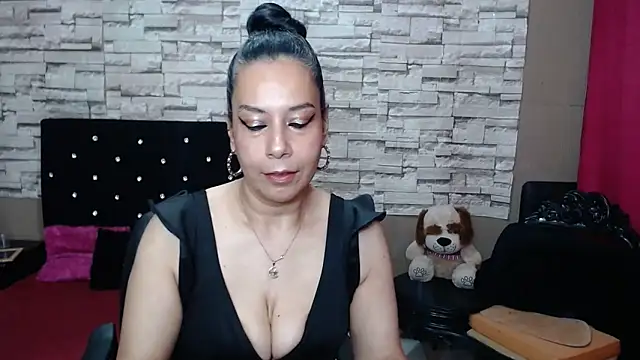 Snapshot of MarianaNight02 chatting on December 2025 04:28:02 AM MarianaNight02 online show from December 2025 04:28:02 AM