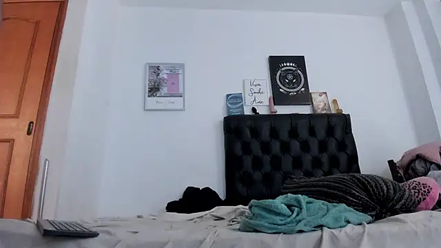 JohanyLatino online show from January 2025 06:00:01 PM