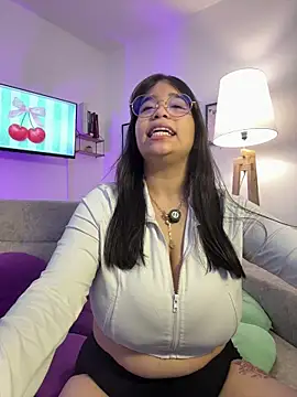 Snapshot of tati_reyess chatting on April 2026 12:29:02 PM tati reyess online show from April 2026 12:29:02 PM