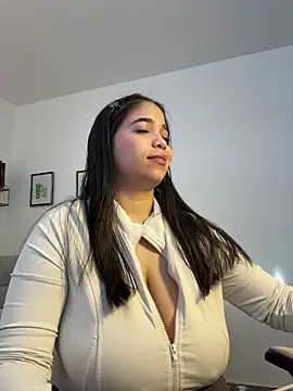 Snapshot of tati_reyess chatting on May 2026 12:43:01 PM tati reyess online show from May 2026 12:43:01 PM