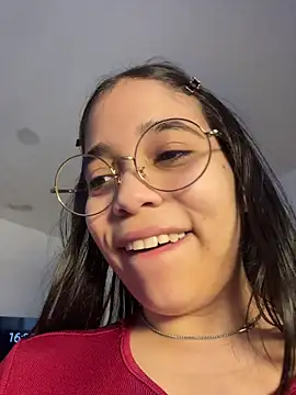 Snapshot of tati_reyess chatting on May 2026 09:42:02 PM tati reyess online show from May 2026 09:42:02 PM