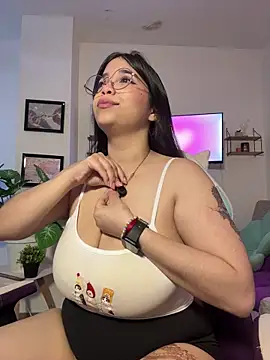 Snapshot of tati_reyess chatting on June 2026 12:22:01 PM tati reyess online show from June 2026 12:22:01 PM