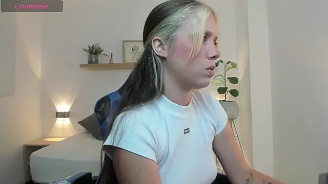 Snapshot of nataly_rodri chatting on May 2026 02:18:01 AM nataly rodri online show from May 2026 02:18:01 AM
