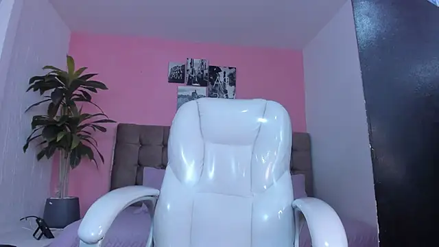 aleja cute  online show from January 2025 03:45:01 AM