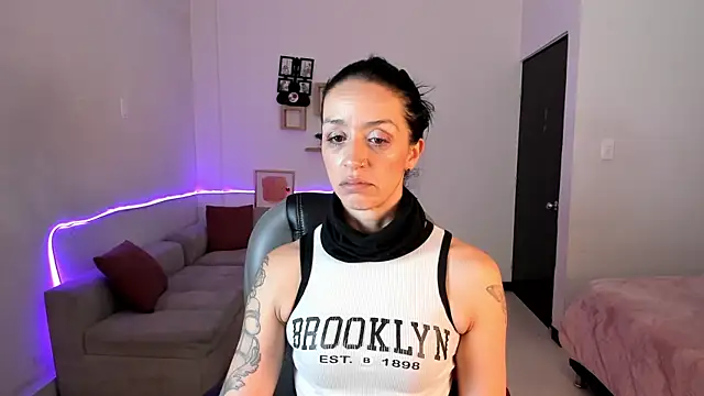 Kristen Garner online show from December 2025 07:11:01 PM