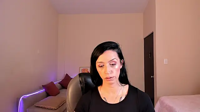 Snapshot of Kristen_Garner chatting on June 2026 07:33:01 PM Kristen Garner online show from June 2026 07:33:01 PM