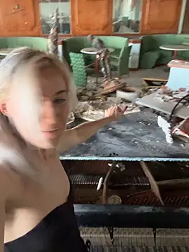 Snapshot of Dina-Light chatting on February 2025 01:29:01 PM Dina-Light online show from February 2025 01:29:01 PM