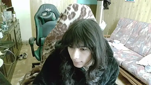 Snapshot of calliemaggotbone chatting on December 2025 10:57:02 AM calliemaggotbone online show from December 2025 10:57:02 AM