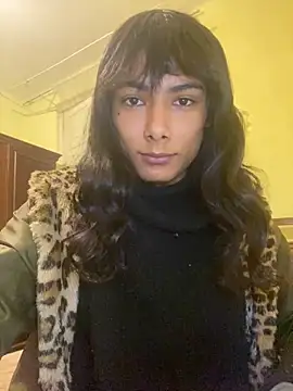 Snapshot of calliemaggotbone chatting on December 2025 12:21:02 PM calliemaggotbone online show from December 2025 12:21:02 PM