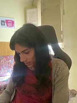 calliemaggotbone online show from April 2026 03:28:01 PM