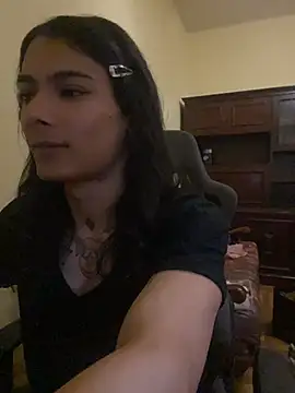 calliemaggotbone online show from June 2026 06:21:02 PM