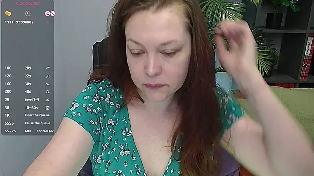 Snapshot of CutieGinger chatting on November 2025 09:18:02 AM CutieGinger online show from November 2025 09:18:02 AM