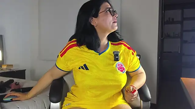 adriana71 online show from March 2026 01:11:02 AM