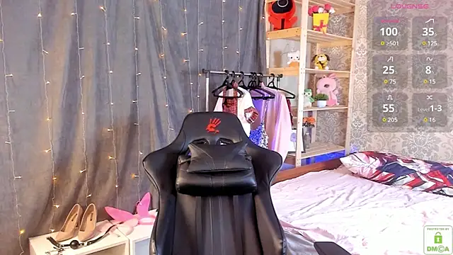 Michel Momsen online show from March 2025 06:42:01 PM