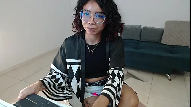 Snapshot of Putaku_San chatting on March 2025 06:06:02 AM Putaku San online show from March 2025 06:06:02 AM