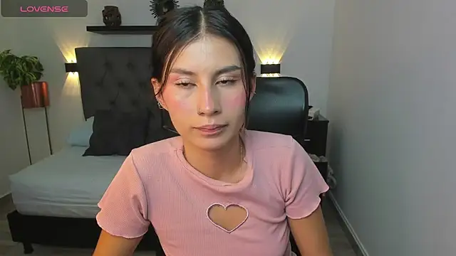 Snapshot of emily_villamil chatting on December 2024 07:48:02 PM emily villamil online show from December 2024 07:48:02 PM