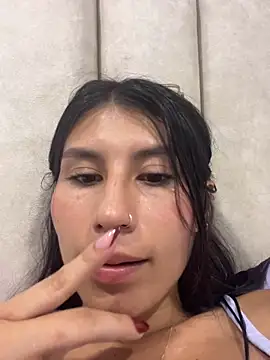 Snapshot of emily_villamil chatting on January 2025 10:48:01 PM emily villamil online show from January 2025 10:48:01 PM