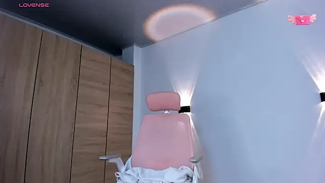 Snapshot of emily_villamil chatting on February 2025 11:56:02 PM emily villamil online show from February 2025 11:56:02 PM