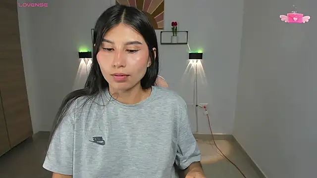 Snapshot of emily_villamil chatting on October 2025 09:23:01 PM emily villamil online show from October 2025 09:23:01 PM