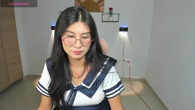 Snapshot of emily_villamil chatting on October 2025 11:27:01 PM emily villamil online show from October 2025 11:27:01 PM