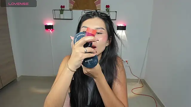 Snapshot of emily_villamil chatting on February 2026 09:48:02 PM emily villamil online show from February 2026 09:48:02 PM