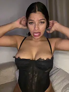 Snapshot of AgathaGeorgiou chatting on November 2025 11:05:02 PM AgathaGeorgiou online show from November 2025 11:05:02 PM