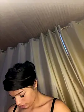 Snapshot of AgathaGeorgiou chatting on November 2025 10:42:01 PM AgathaGeorgiou online show from November 2025 10:42:01 PM