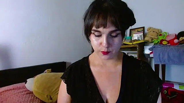 Snapshot of collette_beaufoy_ chatting on June 2026 06:23:02 AM collette beaufoy online show from June 2026 06:23:02 AM