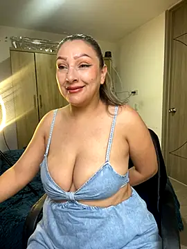 Snapshot of Lady__Pink chatting on October 2025 08:35:01 PM Lady Pink online show from October 2025 08:35:01 PM